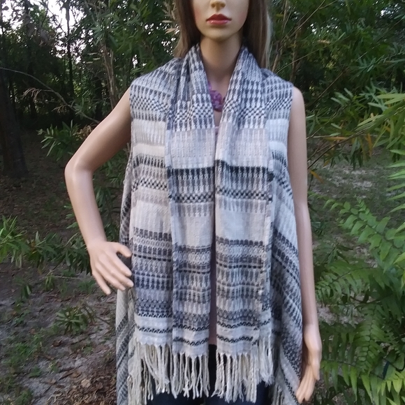 "Mudd" black&white sleeveless poncho sweater - Picture 2 of 6